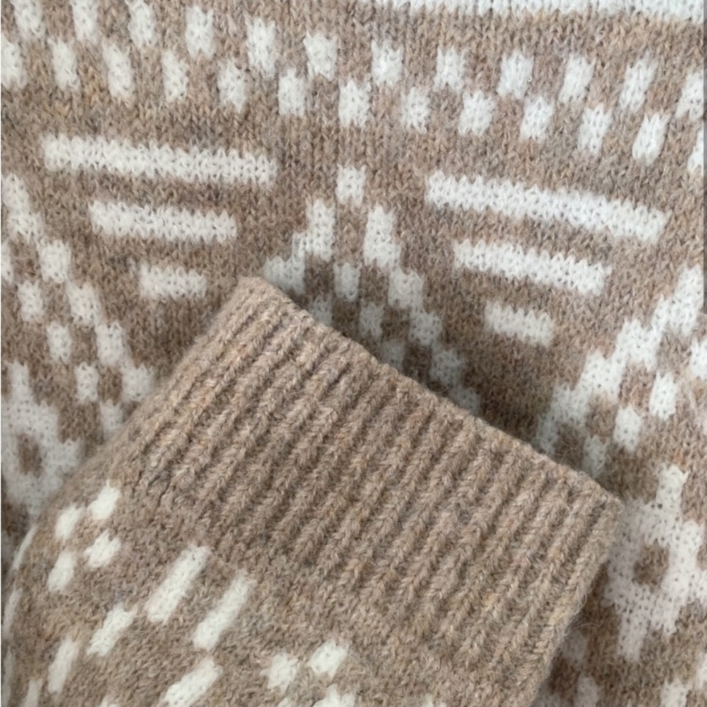 Cozy Geometric Pattern Sweater - Picture 3 of 5